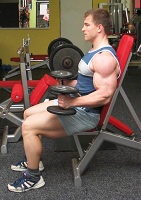 Bicepsový zdvih s jednoručkami – kladivový